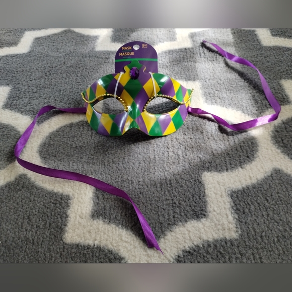 New Mardi Gras Mask/Masquerade mask - Picture 9 of 11